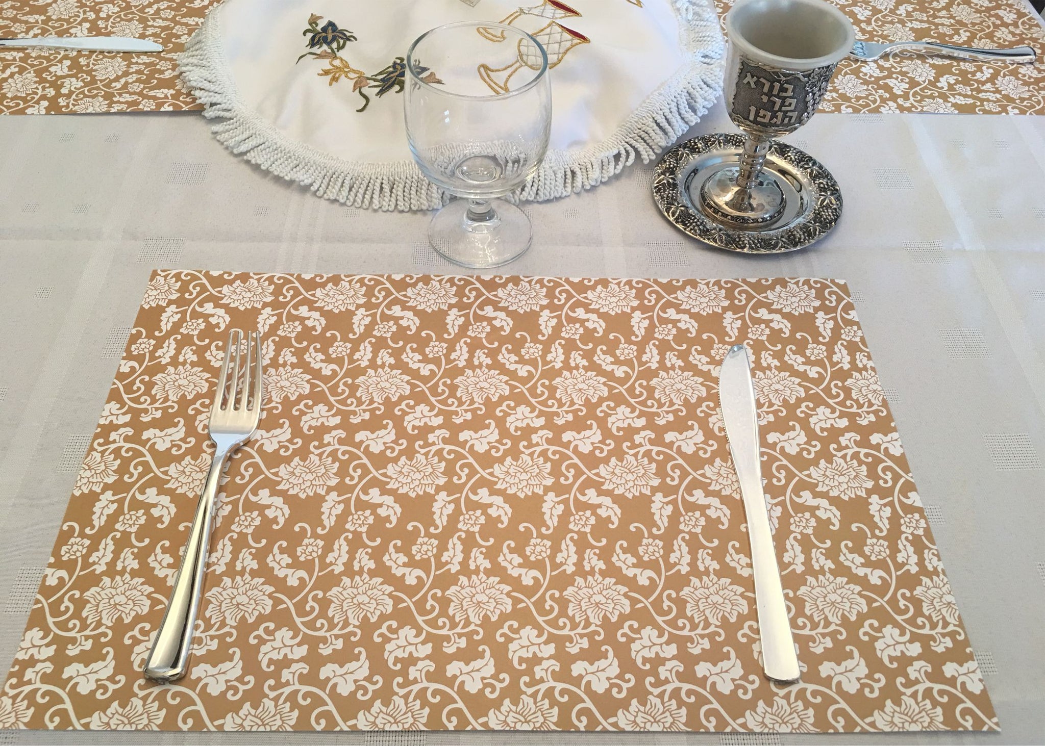 Passover placemats, royal gold white